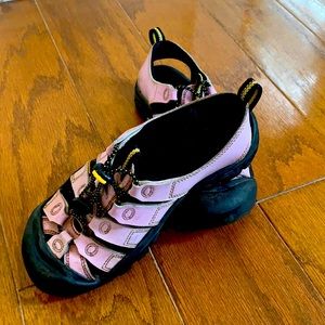 Keen Sandals, womens 7, Big Kids 5